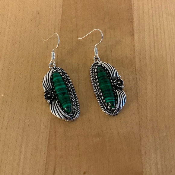 🆕Sterling Silver Emerald Green Earrings - Picture 2 of 5